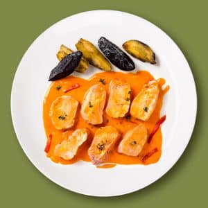Solomillos de cerdo con salsa de piquillos y patatas rústicas (270 g.)